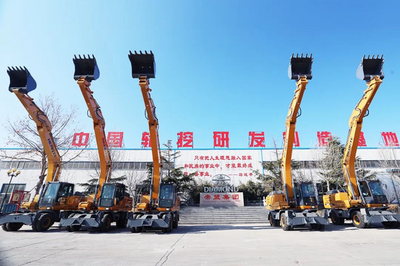 【2024開(kāi)門(mén)紅】恒特挖掘機(jī)批量發(fā)車(chē)儀式!