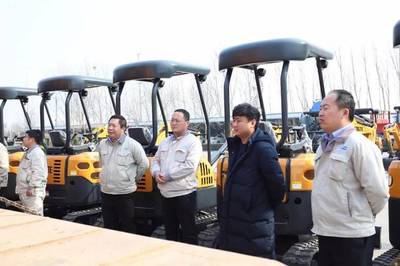 恒特挖掘機再發15臺微型挖掘機交付客戶